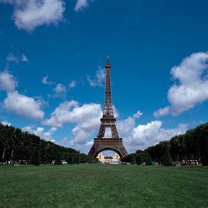 法国巴黎城市观光一日游（大巴语音游览+塞纳河游轮+埃菲尔铁塔二层优先通道）